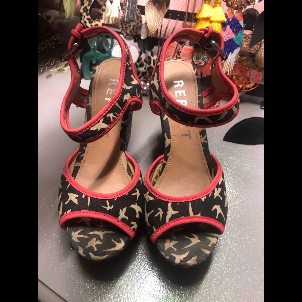 Report bird wedges